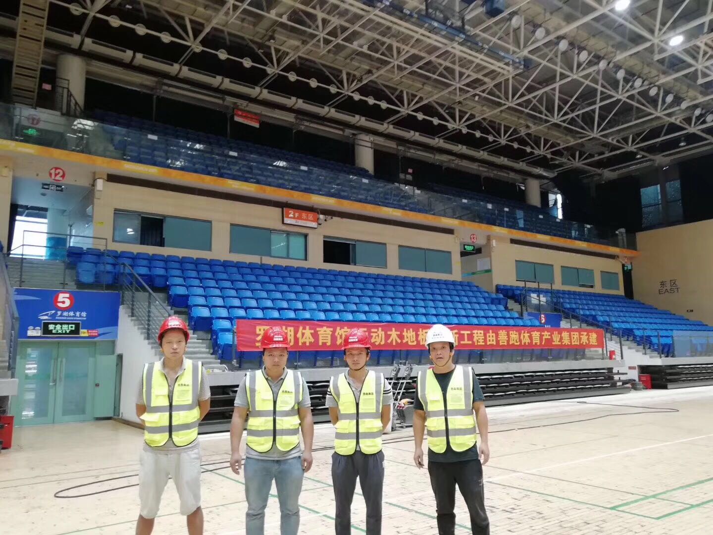 运动木地板翻新|深圳市罗湖体育馆运动木地板面漆翻新